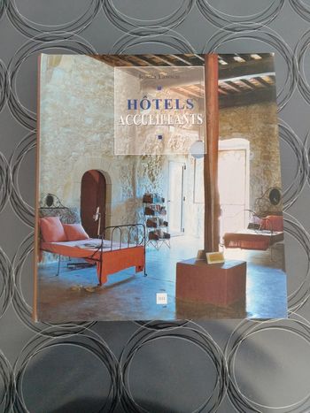 Beau livre complètement neuf