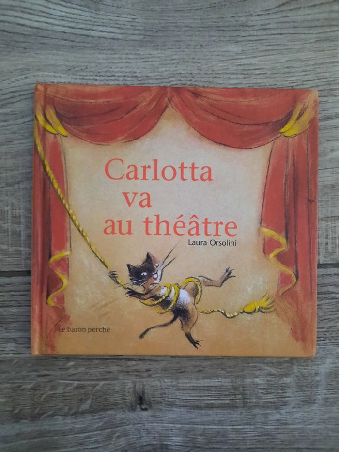 Carlotta va au théâtre