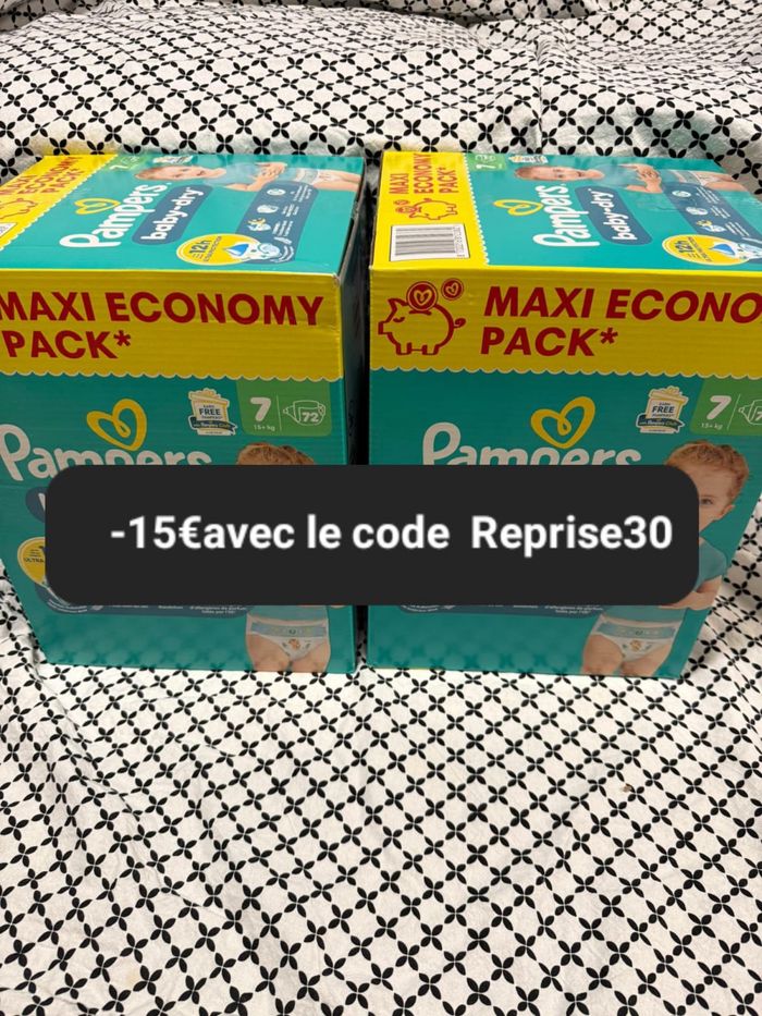 Deux cartons de couches Pampers taille 7 normal