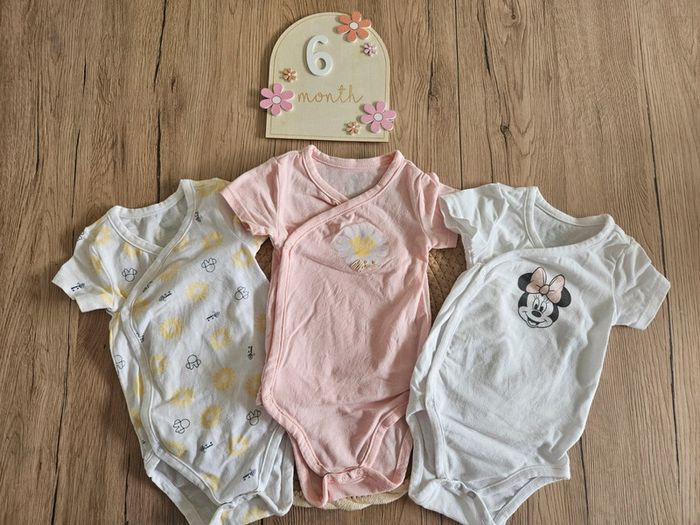 Lot bodys minnie 6 mois