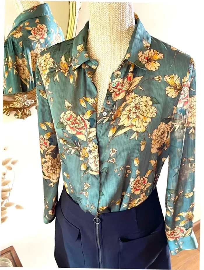 Sublime blouse chemise manche longue à boutonnage fluide motif floral Zara - photo numéro 9