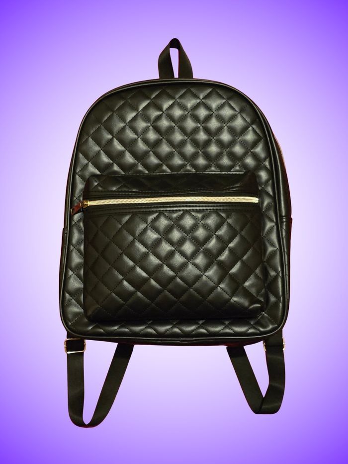 Sac à Dos Femme – Similicuir Noir Matelassé – Zips et Détails Dorés – Chic et Tendance – 35 x 12 x 30 cm  – Neuf, Sans Étiquette 
​ - photo numéro 3