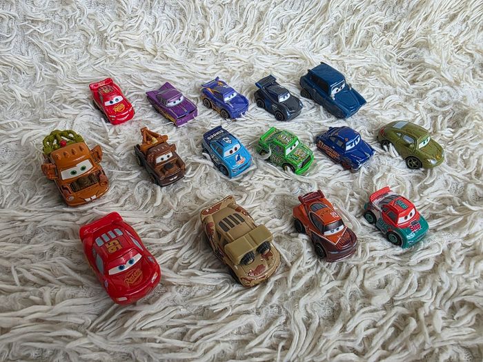 Voiture disney cars - mini format - 5 cm environ - lot de 15 voiture disneyland paris