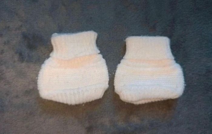 Lot brassière + gilet jaune naissance + chaussons - photo numéro 6
