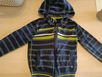Gilet a capuche