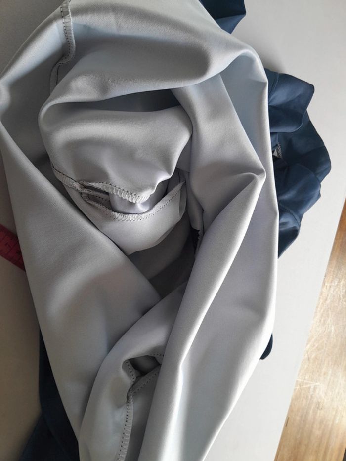 Sweat uni neuf avec zip léger - photo numéro 5