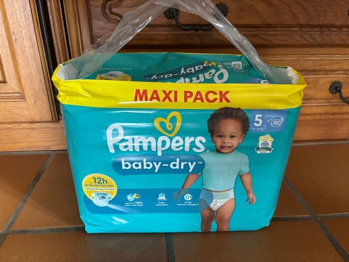Couches Pampers baby dry taille 5