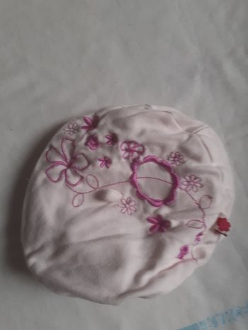 Béret rose motif fleurs fushia