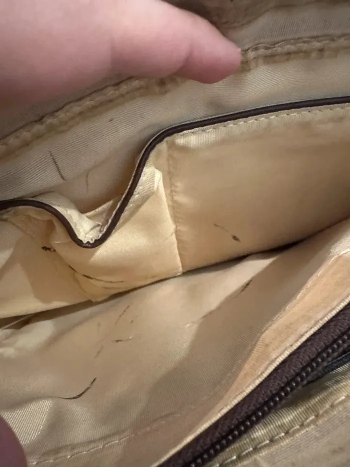 Sac à bandoulière marron Leslly, il ya quelques marques d'usures, - photo numéro 6