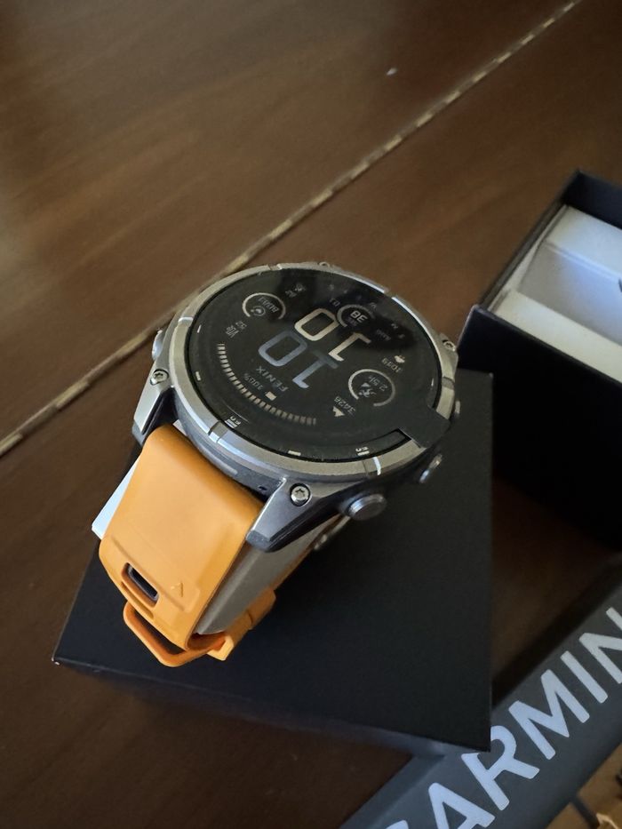 Montre connectée Garmin fenix 8 47 mm AMOLED saphir titane orange étincelant graphite - photo numéro 5
