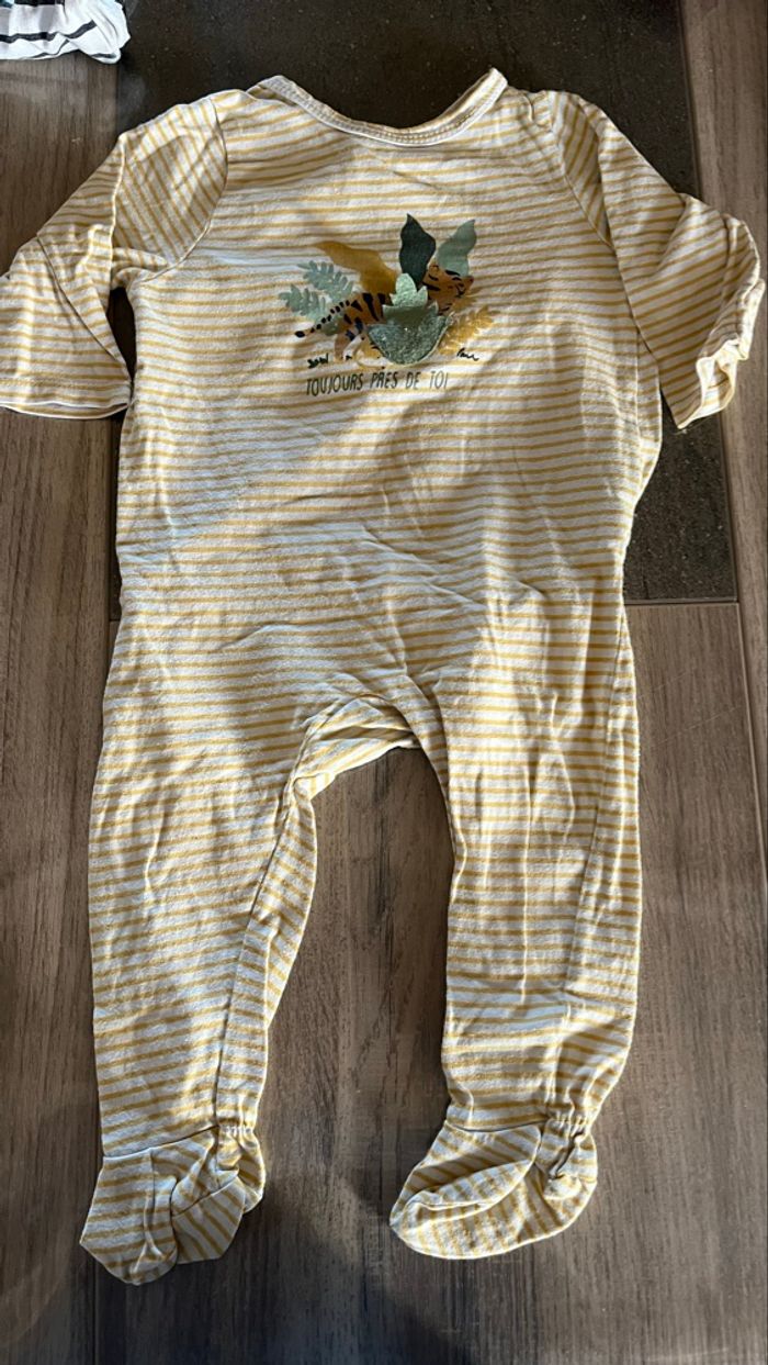Lot pyjamas 9 mois - photo numéro 4