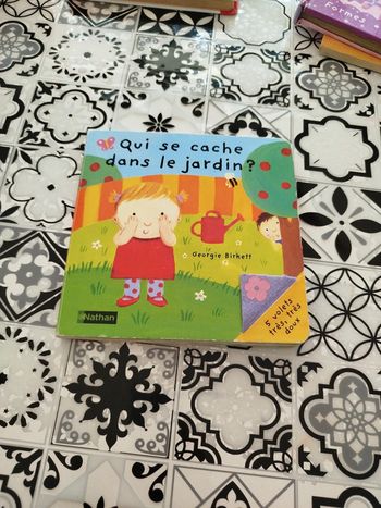 Livre : qui ce cache dans le jardin