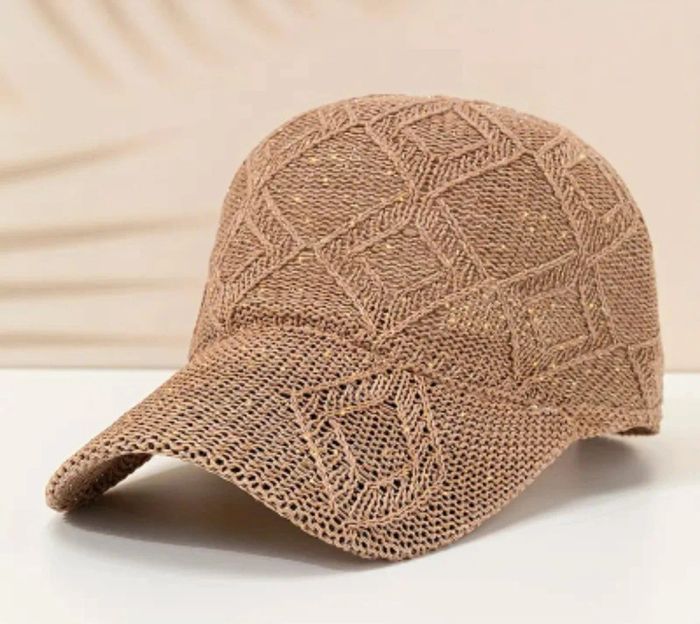 Casquette en paille , neuve, femme , idée cadeau