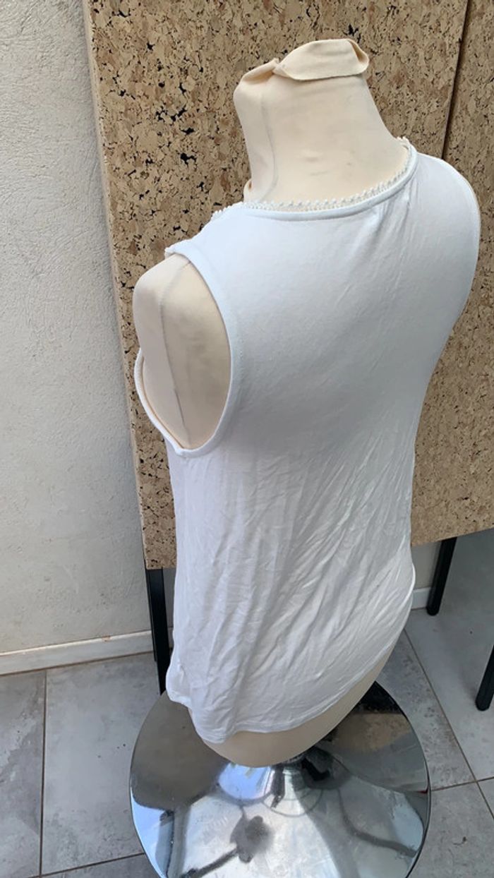 T-shirt  taille S avec dentelle devant - photo numéro 4