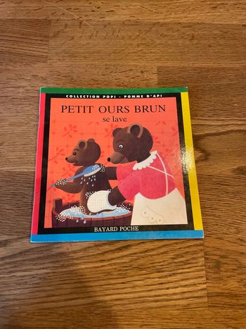 Livre Petit Ours Brun se lave