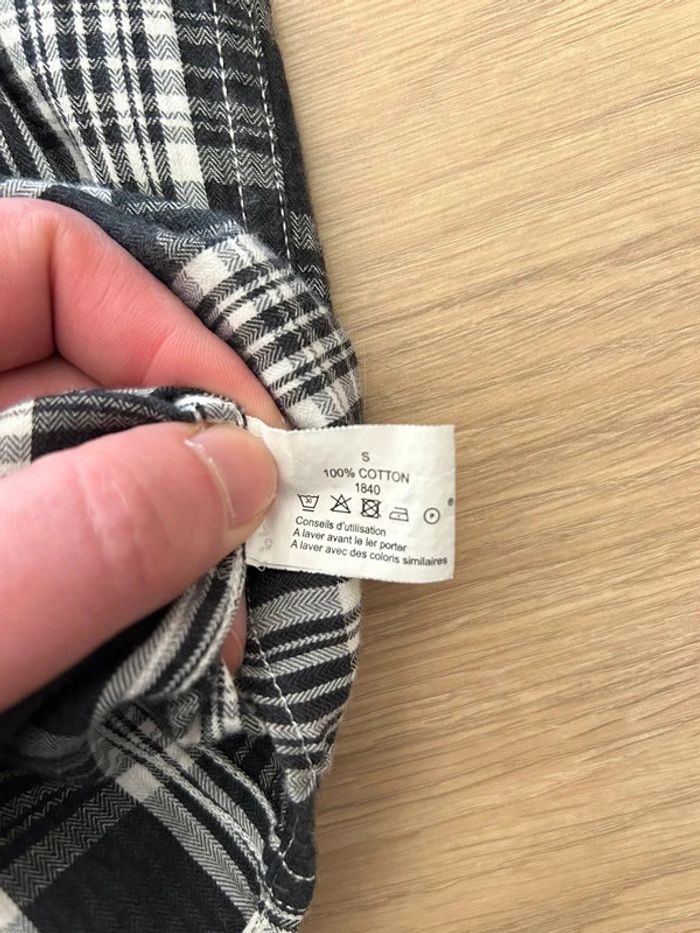Chemise à carreaux noire et blanche - Taille S - Très bon état - photo numéro 4