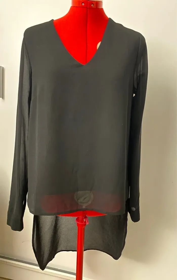 Blouse asymétrique noire voile manches longues Les petites bombes