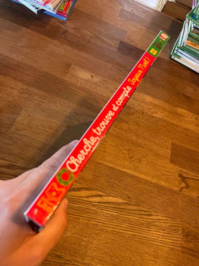 Livre Cherche et trouve et compte Joyeux Noël ! - photo numéro 2