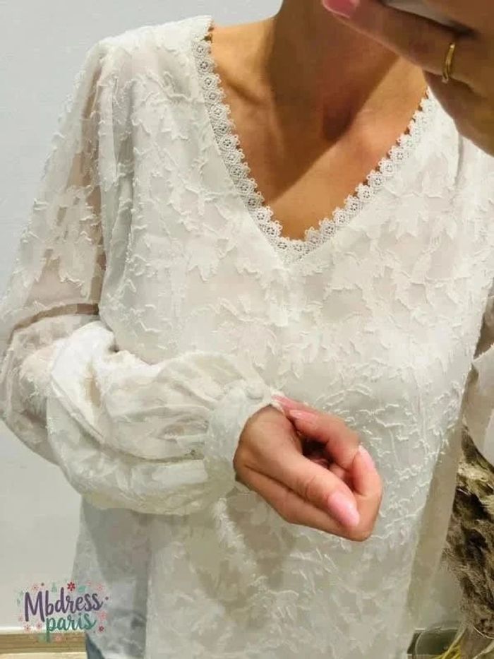 Belle blouse femme manches longues dentelle blanche T40/L - photo numéro 2