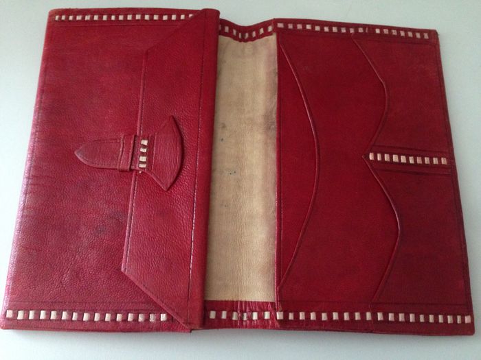 Portefeuille rouge en cuir vintage - photo numéro 2