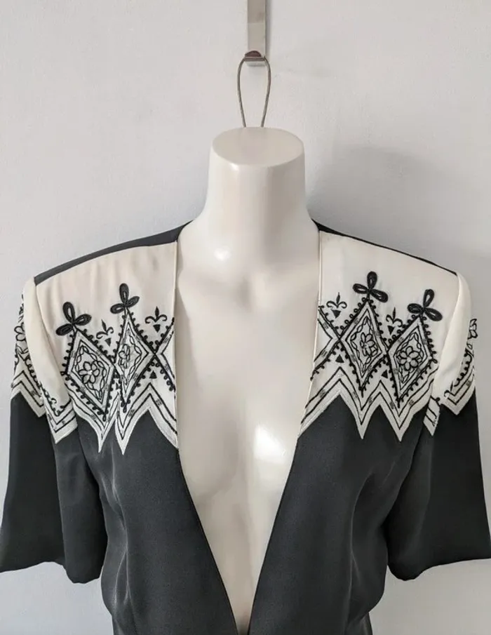 Veste d'été brodée boutons dorés nacrés - Ann Taylor - taille 40/42 - photo numéro 3