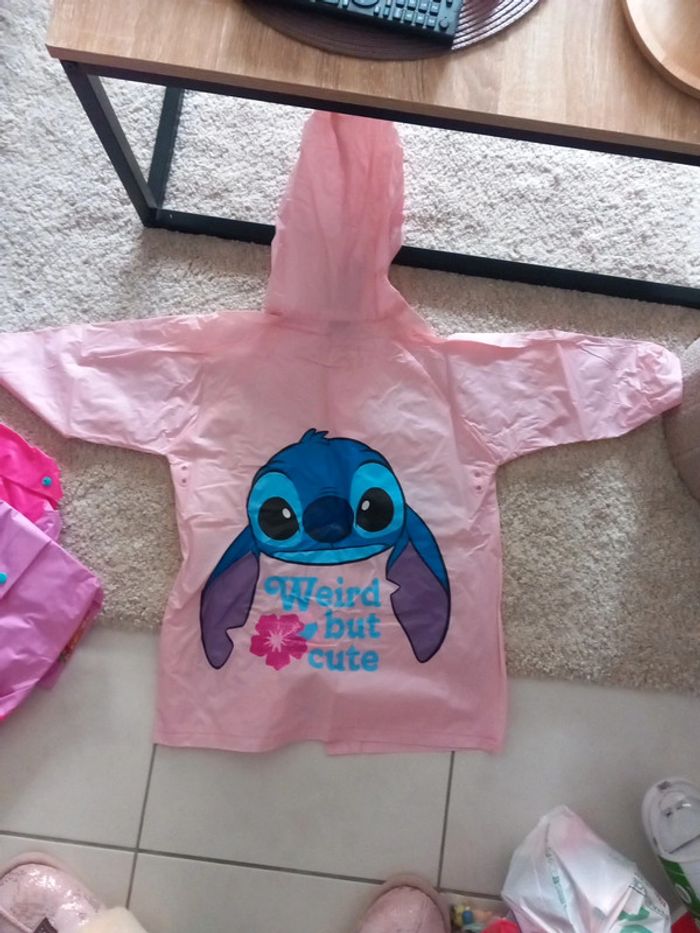 Magnifique imperméable stitch 3 ans - photo numéro 3