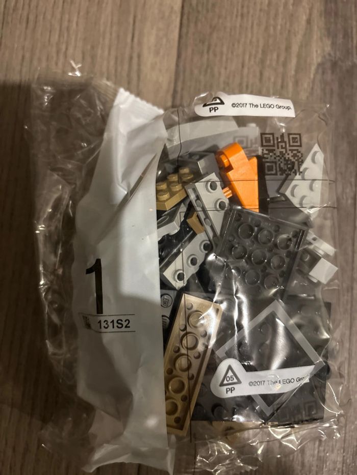 Lego Ninjago en vrac avec boites et pièces manquantes dans les deux boîtes. Les sachets sont ouverts - photo numéro 4