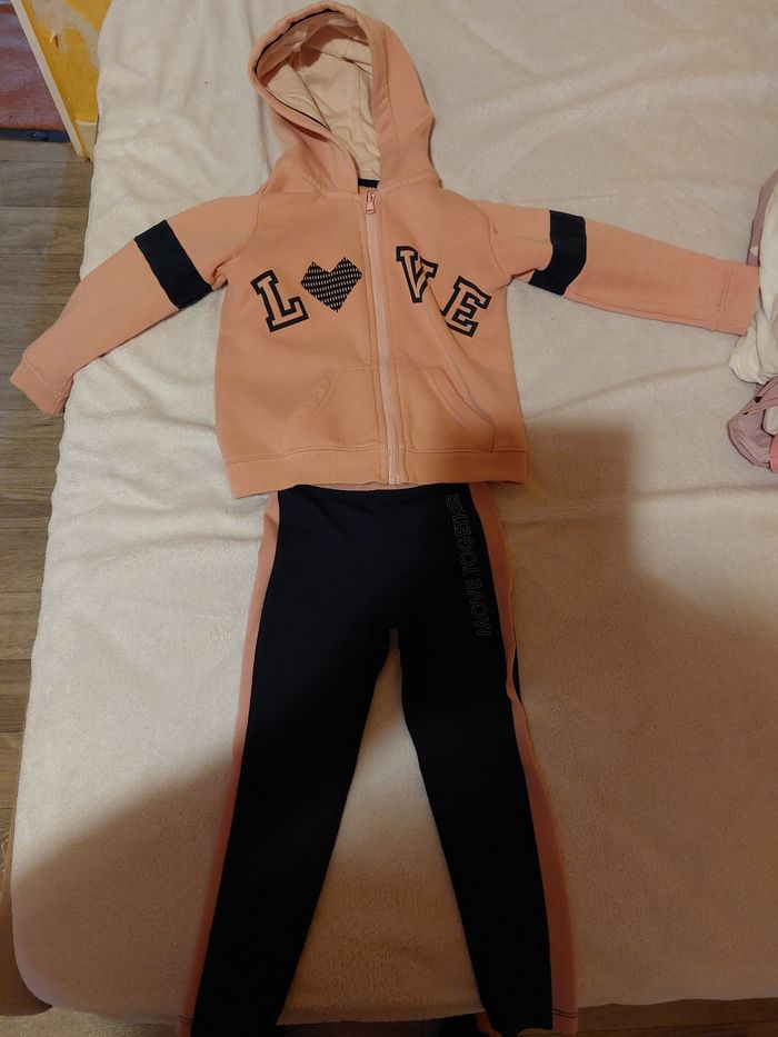 Ensemble vêtements de sport vertbaudet