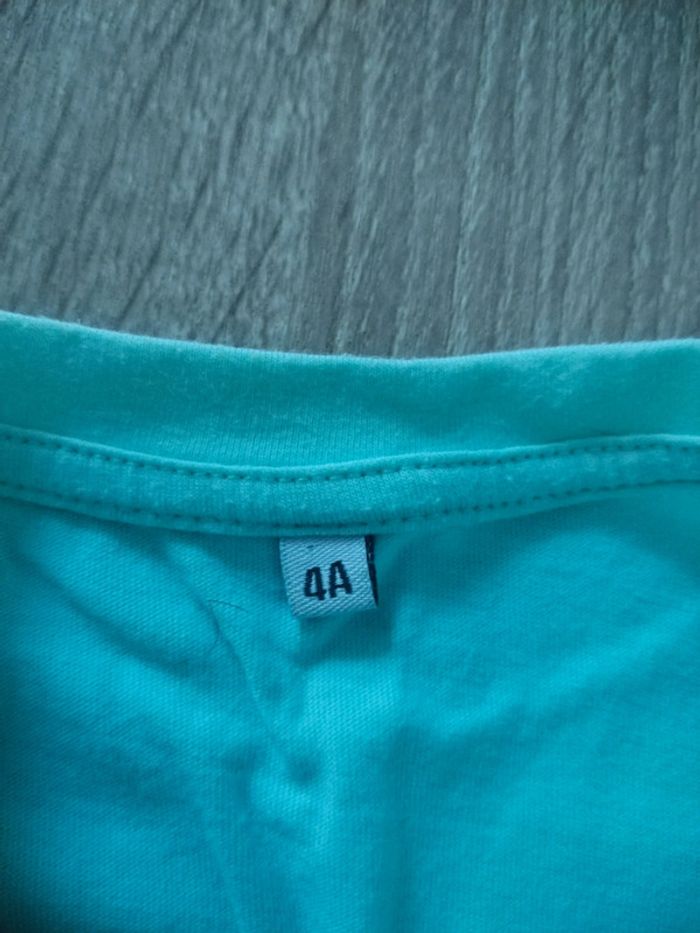 Tee shirt bleu a fleur - photo numéro 2
