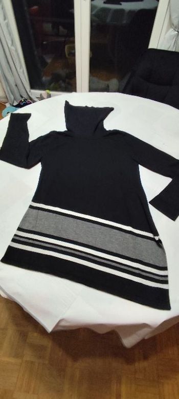Très beau pull long  et col long neuf de très bonnes qualités