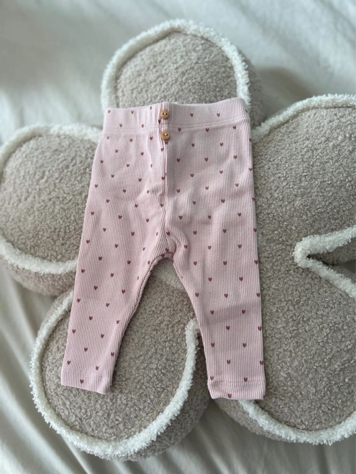 Legging côtelé avec boutons à cœurs