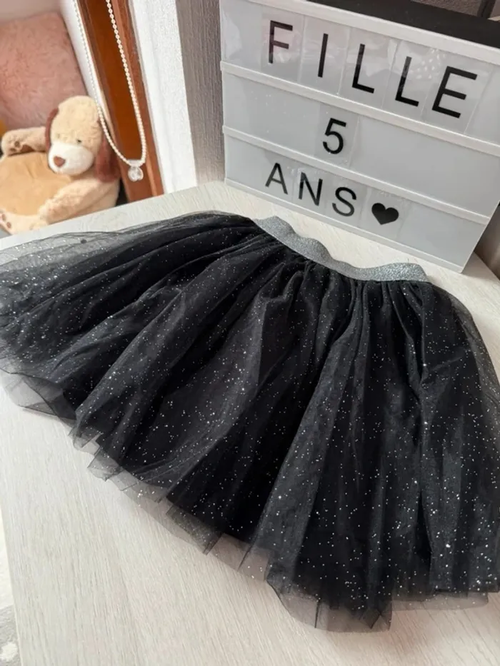 Jolie jupe noire pailletée cool club 5 ans neuve