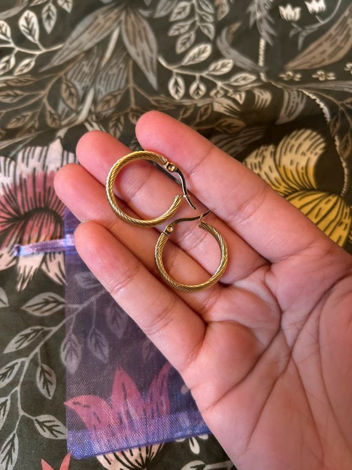 Créoles en acier inoxydable dorée - photo numéro 5