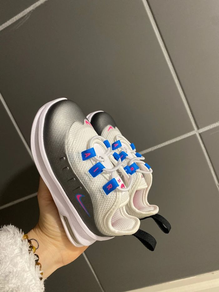 Magnifique basket taille 22 neuve