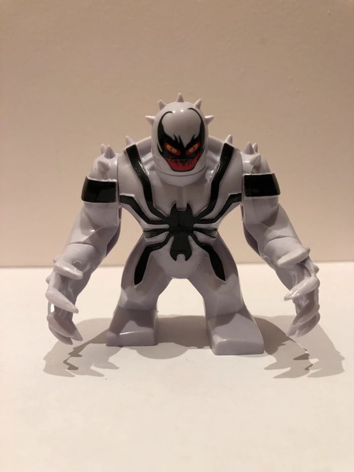 Figurine type lego Anti-Vénom. Marvel
