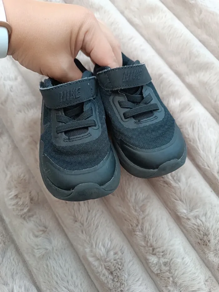 🔸 Baskets Noires Nike Enfant 22🔸 - photo numéro 2