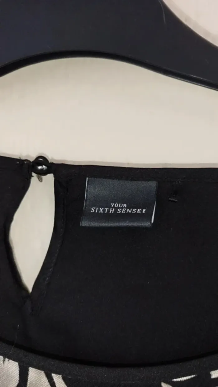 Blouse noire et argentée - Your sixth sense - taille 46 - photo numéro 2