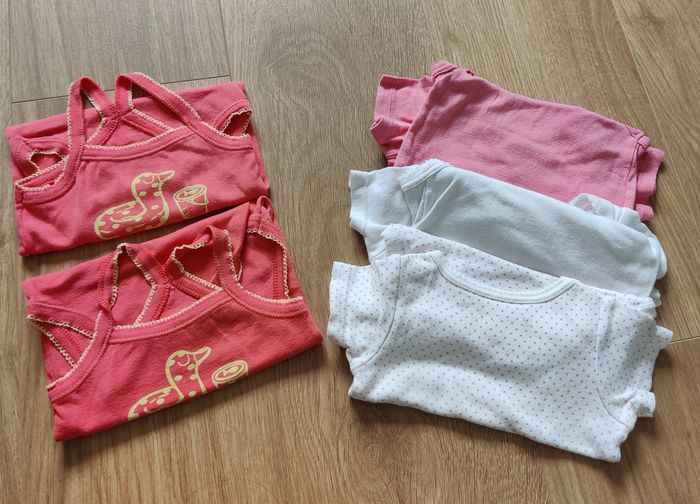 Lot bodies fille 12 mois