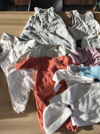 Lot vêtements naissance -1 mois