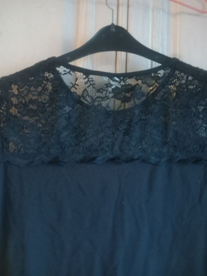 Tee-shirt noir avec dentelle H&M - photo numéro 8