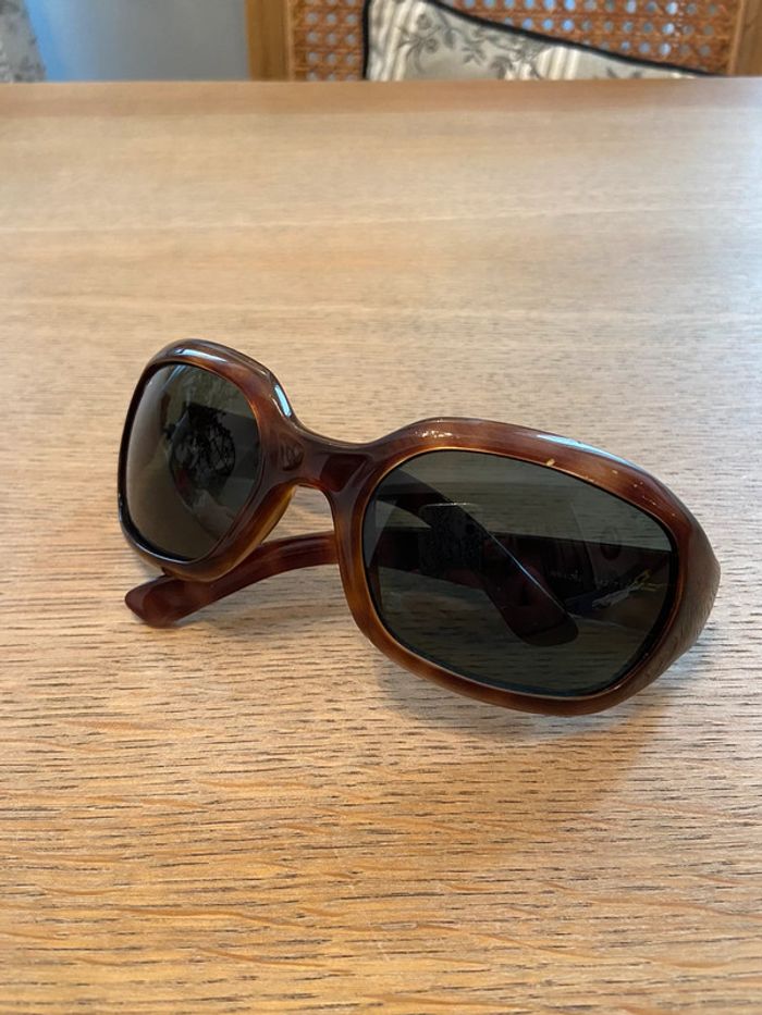 Paire de lunettes de soleil Ray-Ban brun foncé écaille modèle RB 4062 642/71 - photo numéro 2