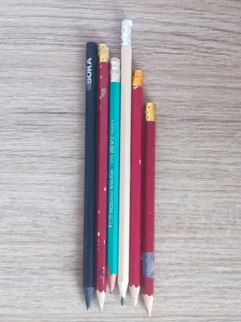 Lot 6 crayons graphite / BiC - HB