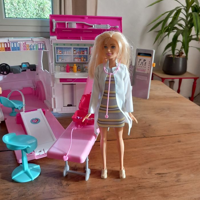 Ambulance barbie - photo numéro 9