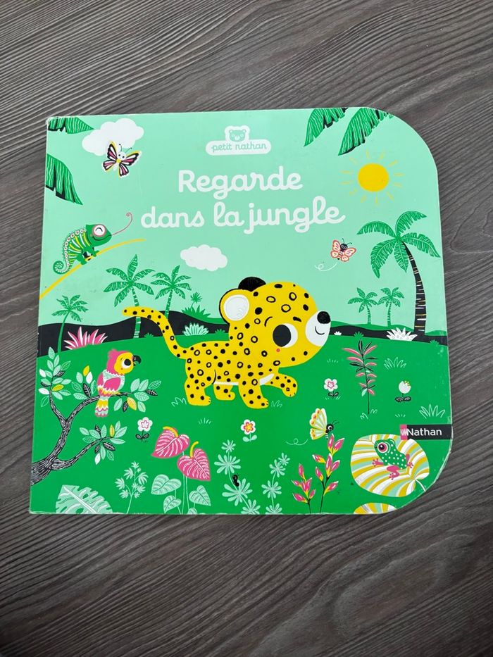 Regarde dans la jungle