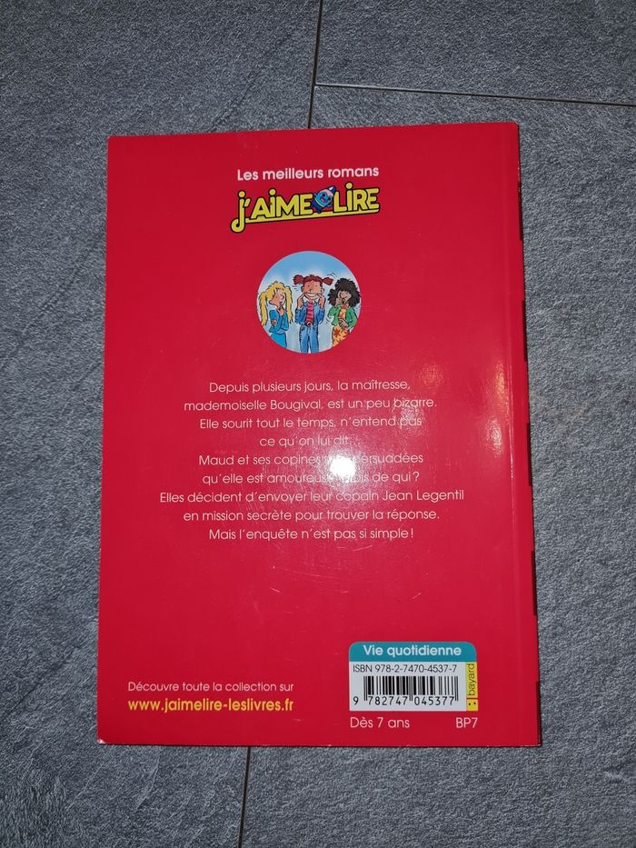 Livre j'aime lire la maîtresse est amoureuse - photo numéro 2