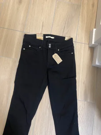 Lévis skinny 711 neuf
