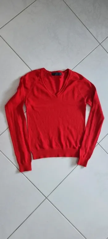 Pull Zara coll V Taille S rouge