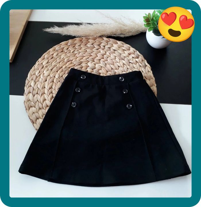 Jupe noire Comme Neuve Taille 5 ans 💞🌿