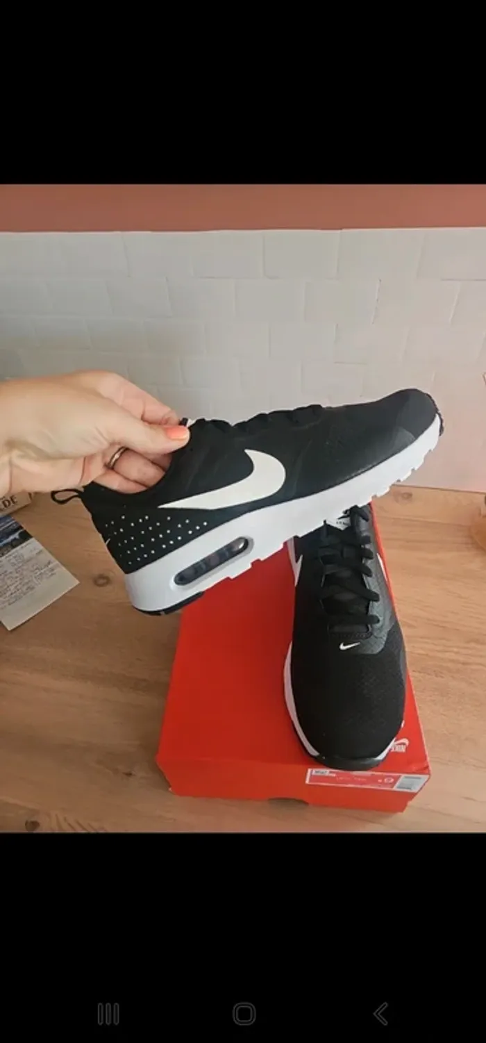 Nike air max tavas noir et blanche pointure 39 homme ou femme mixte neuve - photo numéro 3