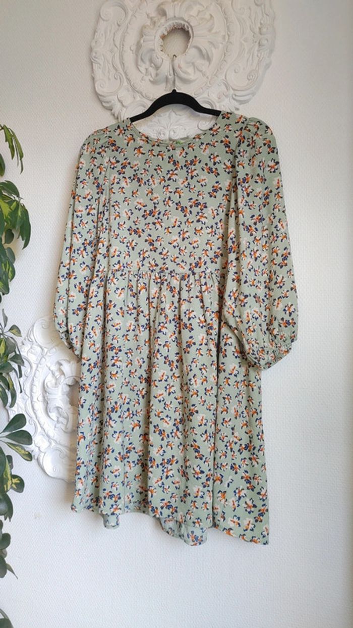 Robe verte avec motif floraux manche ballon - photo numéro 4